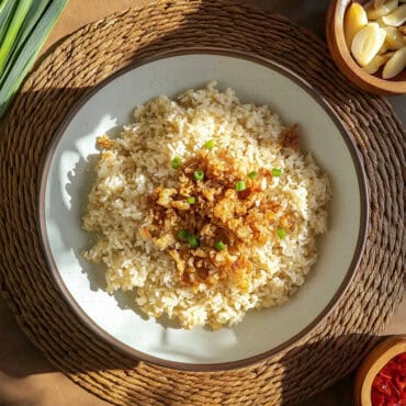 Sinangag (Filipino Garlic Fried Rice)