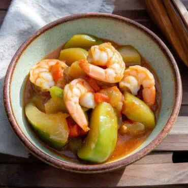 Ginisang Upo at Hipon (Filipino Bottle Gourd and Shrimp Stir-fry)