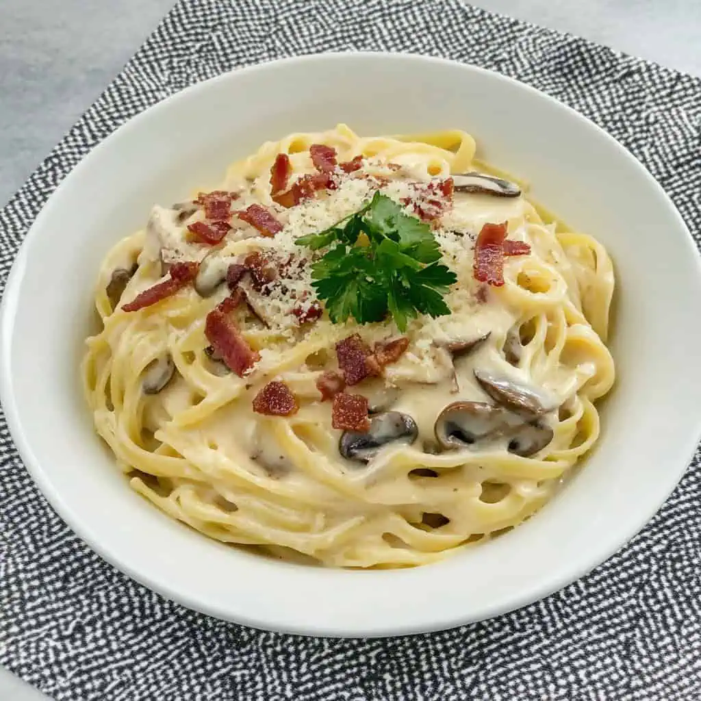 Filipino Style Creamy Carbonara (Pinoy Style)