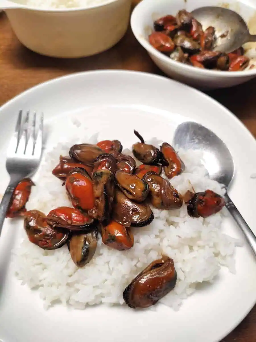  Adobong Tahong (Filipino Mussels Adobo)