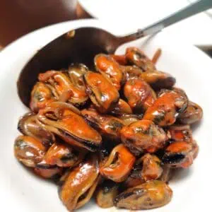 Adobong Tahong (Filipino Mussels Adobo)